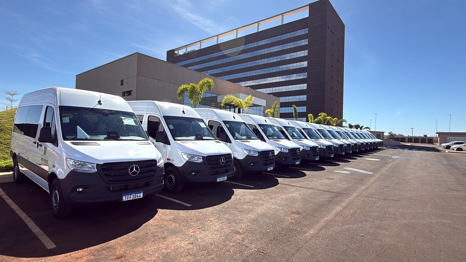 Vans da frota corporativa da BRAVA
